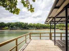 Pecan Shores Retreat- Waterfront Home Only 6 Miles from Schlitterbahn!