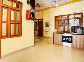 OYO Flagship Hotel Suraj Villa, 3-звездочный отель в городе Nārnaul