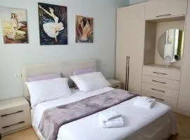 Stay at an artist's place!
