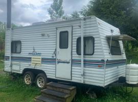 Private Cozy Camper, hotel di Burnside