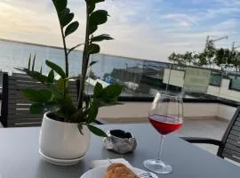 Perla Luxury Apartment - Private Patio & Parking