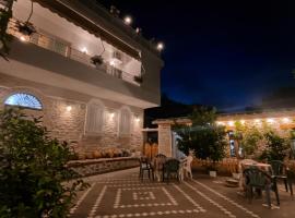 Guest House Juald, bed and breakfast en Gjirokastra