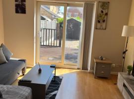 Stylish 2 Bedroom Home In Essex, hotell i Basildon
