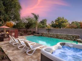 Movie Theater Pool Arcade Fire Pit, holiday home in Glendale