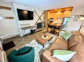 Winter Park 2 bedrooms Corner Unit w outdoor patio walking distance to the Center of town