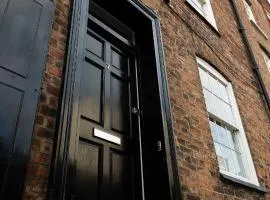 Chester Townhouse inside Roman Walls