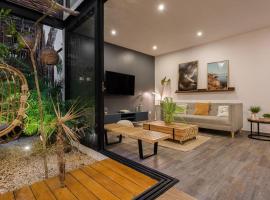 Chic Townhouse With Private Pool And Rooftop View