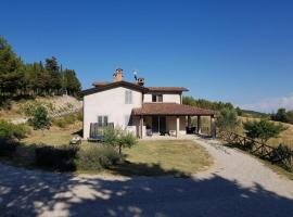 Casa Tiberina Apartments With Pool In Umbria, готель у місті Monte Santa Maria Tiberina