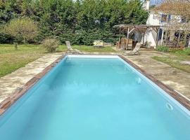 Nouveau ! Domaine de charme avec piscine, holiday home in Belin-Beliet