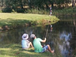 Tea Garden Creek Farm Retreat, מלון עם חניה במילאווה