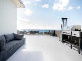 Idyllic Weymouth Retreat with Ocean Views, ξενοδοχείο σε Weymouth