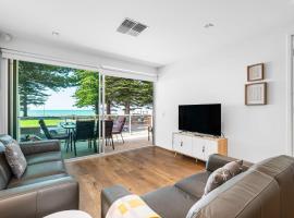 Luxury Breeze Beachfront Apartment, hotel en Victor Harbor