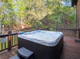 Lake Lure Oasis in the Woods w/ Hot Tub & More!, hotel with parking in Lake Lure