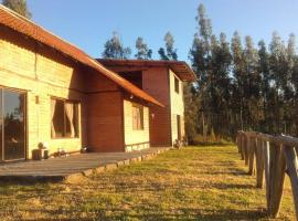 Casa de campo con horno de lena, hotel met parkeren in Cuenca