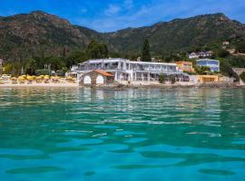 Roc Hotel - Hôtel 4 étoiles les pieds dans l'eau: Le Lavandou, Saint Clair Plajı yakınında bir otel