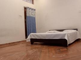 Ayodhya homestay 1, хотел в Faizābād