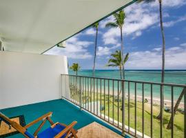 Luxury Beachfront with Breathtaking views & AC, holiday home in Hauula