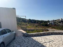 Private Getaway Chalet in Ibeen Ajloon all to Yourself, hotel v mestu Ajloun