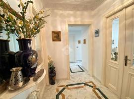 Luxury Appartement : S+1 Apart&Parking Ennasr2, hotel in Ariana