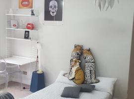Family home with easy commute to London!, hôtel à Croydon