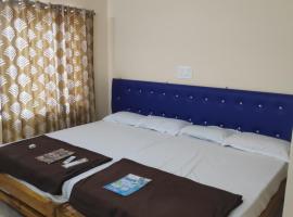 Redkar Rooms Gokarna Beach front AC And Non AC Rooms, hotel v destinaci Gokarn