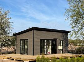 Attefallare i äppelriket, cabin in Vånga