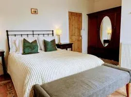 Large Sunny King-Size En-Suite