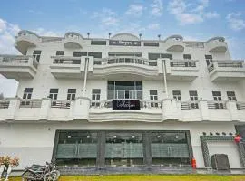 OYO Flagship Hotel Tri Palace
