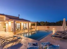 Villa Levanta by Villa Plus