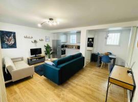 Cosy apartment in Charenton, hotell i Charenton-le-Pont