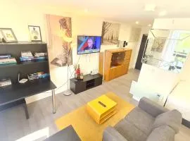 Compact Studio Serviced Apartment Sheffield City Centre - Netflix, WiFi, Digital TV