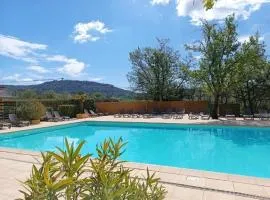 Camping maeva Escapades Le Domaine des Chênes Blancs、Croagnesのグランピング施設