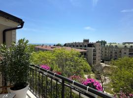 Apartment with the sea view, hotel sa St. Constantine and Helena