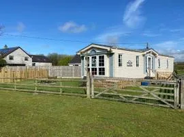 Beautiful 2-Bed Chalet in Llanfairpwllgwyngyll