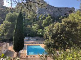 Camping maeva Respire La Vallée Heureuse, hotel en Orgon