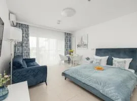 Aquamarina Prima Studio by the BEACH by Noclegi Renters