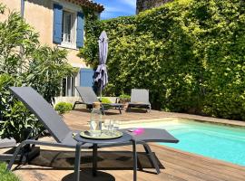 Le 52 en Provence - Mas de Village avec Piscine, vacation rental in Robion en Luberon