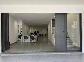 베통에 위치한 호텔 Triple D Hotel