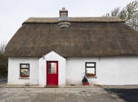 The Old Thatched Cottage, Kilmore Quay, County Wexford, hotel in Kilmore Quay