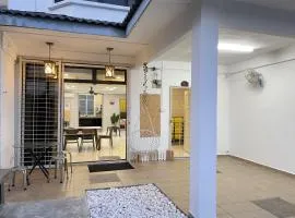 8min Port Dickson beach 17pax Pet Friendly