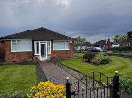 230 Councillor Lane, holiday home in Cheadle