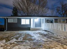 Centre Street 2bed Upper Suite - 4408