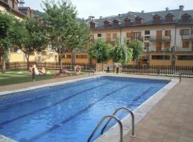 CHECK-IN CASAS Casa Benas, hotel s bazenima u gradu 'Benasque'
