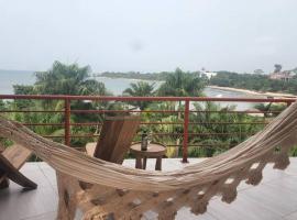 BEACHFRONT APPARTMENT, apartamento em Kribi