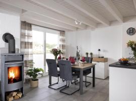 Haus Norwald - tolles Ferienhaus direkt am See für bis zu 4 Personen mit Sauna und Kaminofen - Haustiere herzlich willkommen, ξενοδοχείο σε Nordhorn