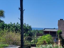 Casa Amarilla con Jacuzzi, viešbutis mieste Punta Del Diablo