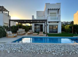 El Gouna Cyan Villa with pool n lagoon by BFG Beit Fel Gouna, hotel v destinaci Hurghada