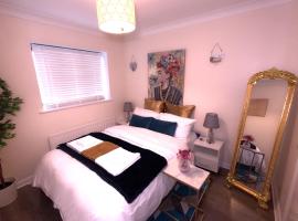 Milton Keynes 3 Bed House, self-catering accommodation in Shenley Church End