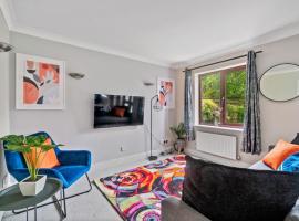 The Pondmore-Spacious Detached house in Ashford with free parking close to M20, hotel in Kent