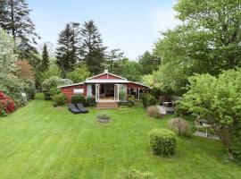 Awesome Home In Hundested With Kitchen, hotel di Hundested